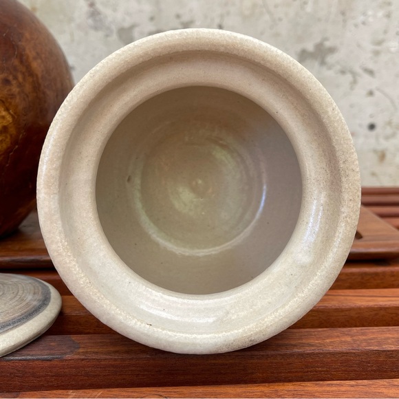 Vintage Small Lidded Ceramic Crock 1985 Studio Pottery Signed - Picture 6 of 6